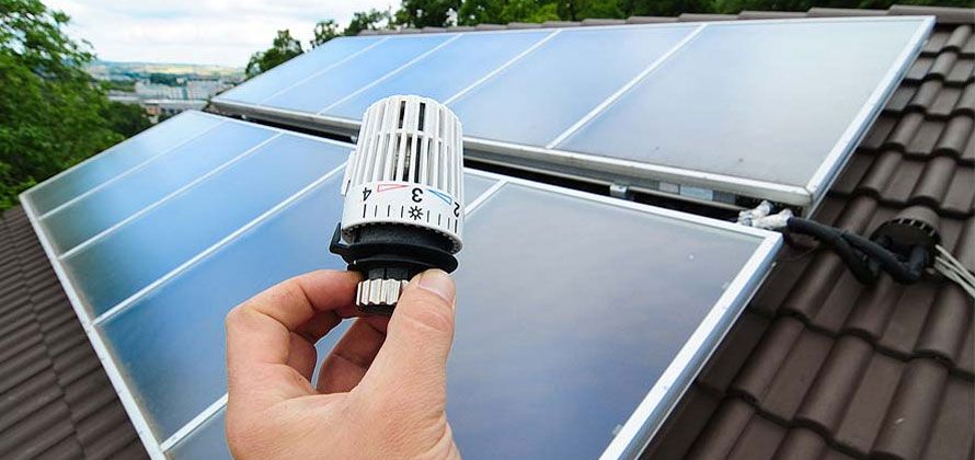 Solartechnik<div class=lauf>Wir verbauen die Solarzellen an Ihrem Haus und vernetzen alles intern, sofern Sie dies wünschen.</div>